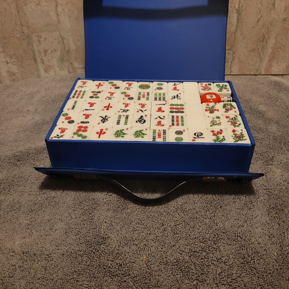 Classic Mahjong Set in Blue Case - Picture 4 of 7